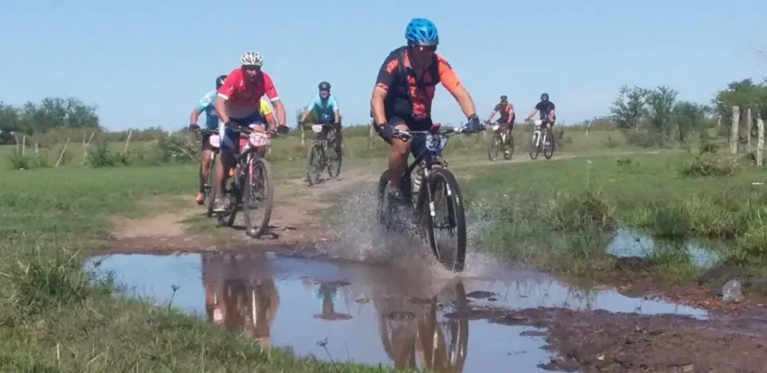 Mercedes se prepara para la carrera de ciclismo MTB