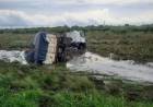  Un camión de Mercedes  despistó y volcó sobre la Ruta 12