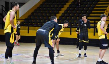 Liga Nacional: Comu con la obligación de ganar para seguir a