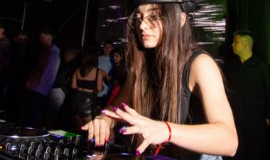 La Mercedeña Dj Sol celebró el Día del Amigo en la Costanera Sur de Corrientes  