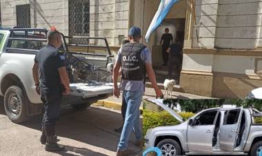 Mercedes : Detuvieron al supuesto conductor de la Amarok que se dio a la fuga de un  control policial