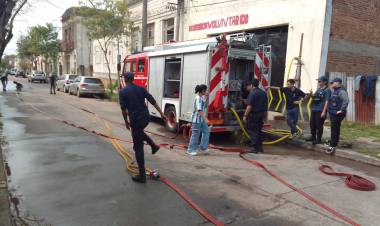 Mercedes: Instrucción de bomberos voluntarios