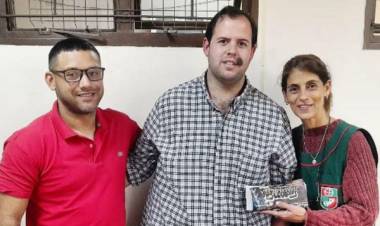 Organizadores de la Peña Chamamecera entregaron donación a la Escuela Agrotécnica