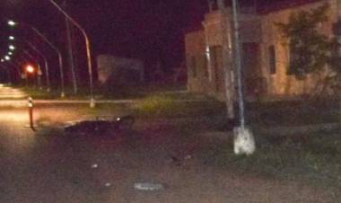 Mercedes: Motociclista perdió el control y chocó contra una columna: Uno falleció