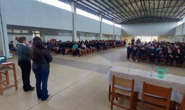 Charla de educación vial en el colegio secundario de comunicaciones 