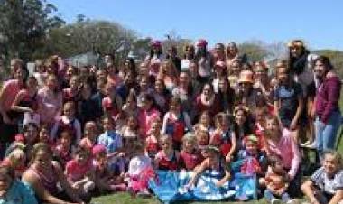 Encuentro Infantil de Fin de Año de Hockey Reúne a Deportistas y Familias