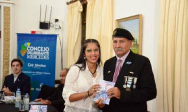 Presentaron el libro "Relatos en primera persona por los héroes y heroínas de Malvinas" en Mercedes