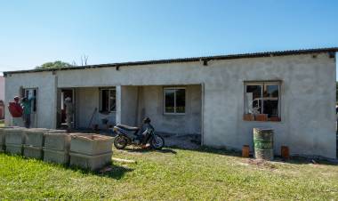 Mariano I Loza : Avanzan la construcciones de las 10 nuevas viviendas de INVICO