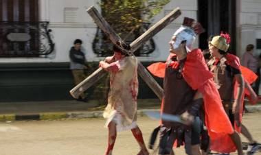 El Concejo de Pastores organizo el Vía Crucis en Mercedes