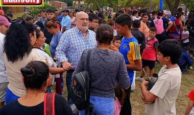 Mercedes : Ricardo Colombi encabezo el operativo de salud en la Plaza del Bicentenario