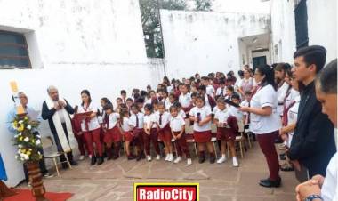 La Escuela Parroquial de Mercedes Imparte el nombre del “Papa Francisco” a su Patio
