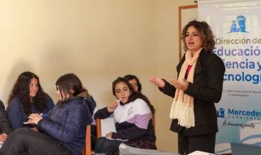 Mercedes : “ Internet no es un juego” : prevención del Grooming en adolescentes