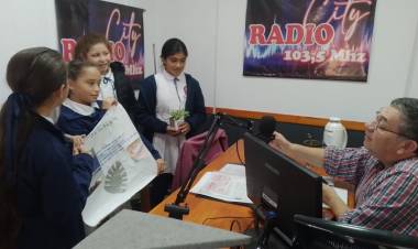 Mercedes : Visitas en RADIO CITY