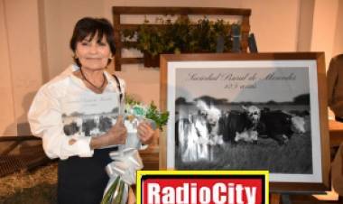 Mercedes: Charo Paiz presentó el libro de la Sociedad Rural de Mercedes por sus 125 años