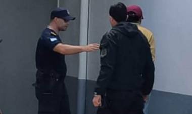 Mercedes : La Policía detuvo a  2 personas que intentaban viajar con municiones y un arma de fuego