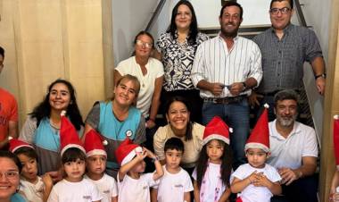 Los niños del Jardín Garabatos visitaron el Salón del Concejo Deliberante