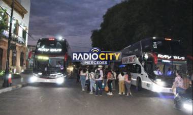 Mercedes : Segunda tanda de egresados partió rumbo a las Cataratas del Iguazú