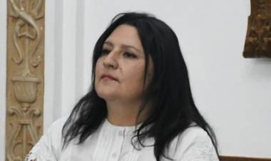 Velázquez salió al cruce de la UCR, defendió la nueva banca y avaló la emergencia económica