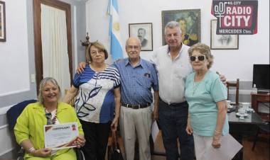 Mercedes : Reconocimiento a docentes en el Día Internacional de la Educación