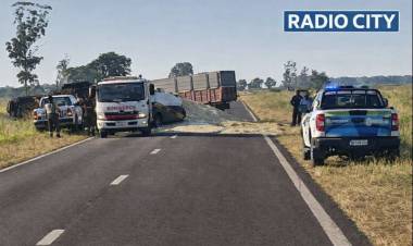 Vuelco de camión en Mercedes: solo daños materiales en Ruta 123
