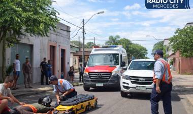 Mercedes: motociclista hospitalizado tras colisión en plena mañana