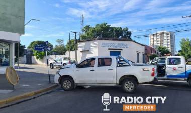 Mercedes: violento choque en pleno centro dejó importantes daños materiales
