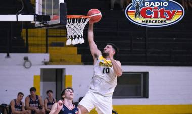 En Mercedes, Comu mostró carácter y dio vuelta un partido bravo