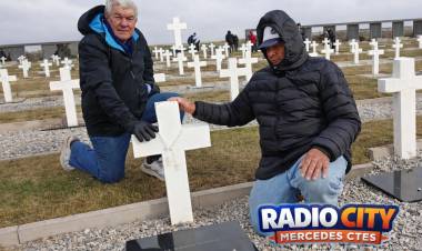 MERCEDES: profundo homenaje en Malvinas, veteranos regresaron y visitaron la tumba del soldado Ferraú