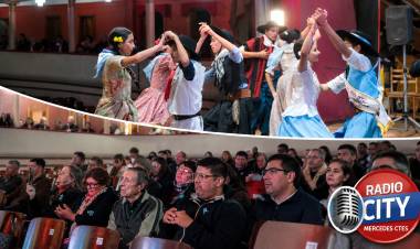 Mercedes vivió una emotiva velada patriótica en el Teatro Cervantes