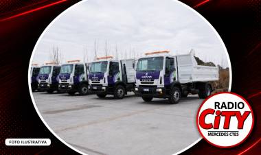 Mercedes: El municipio fortalece su parque automotor con 4 camiones y una camioneta