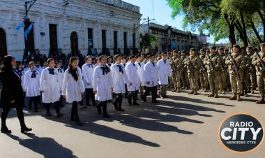 Mercedes conmemoró el Día de la Bandera con promesa de lealtad, juramento militar y desfile