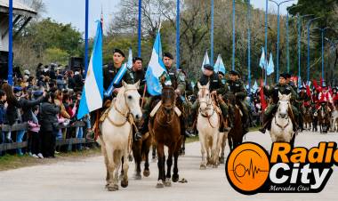 Mercedes celebró sus 194 años con anuncios de viviendas, obras y un gran desfile cívico-militar.