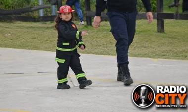 Bomberos de Mercedes convocan a una campaña solidaria para el Día del Niño