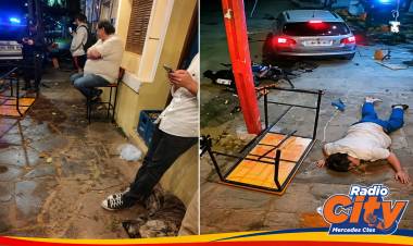 Mercedes: un auto perdió el control y embistió a dos personas frente a la ex estación