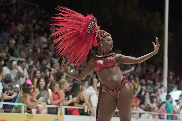 Silvana Bombom Llega a Mercedes en un Evento a Puro Carnaval