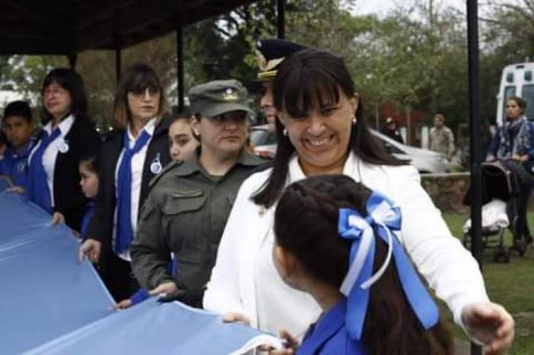 Gauto donó cubiertas para que los docentes puedan llegar a dar clases