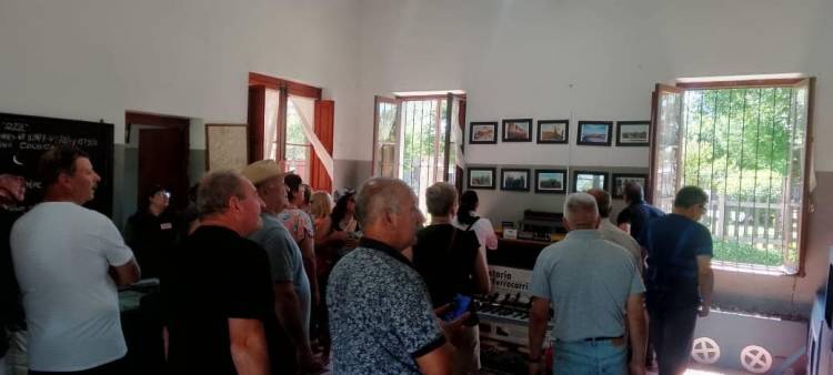 Servidores de la Patria visitan el Museo del Ferrocarril