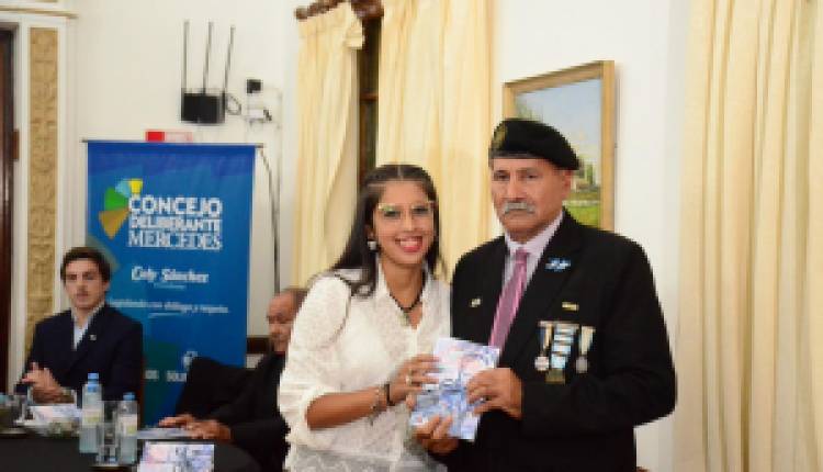 Presentaron el libro "Relatos en primera persona por los héroes y heroínas de Malvinas" en Mercedes