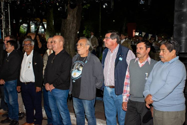 Mercedes: Con una vigilia patriótica los veteranos esperaron un nuevo aniversario