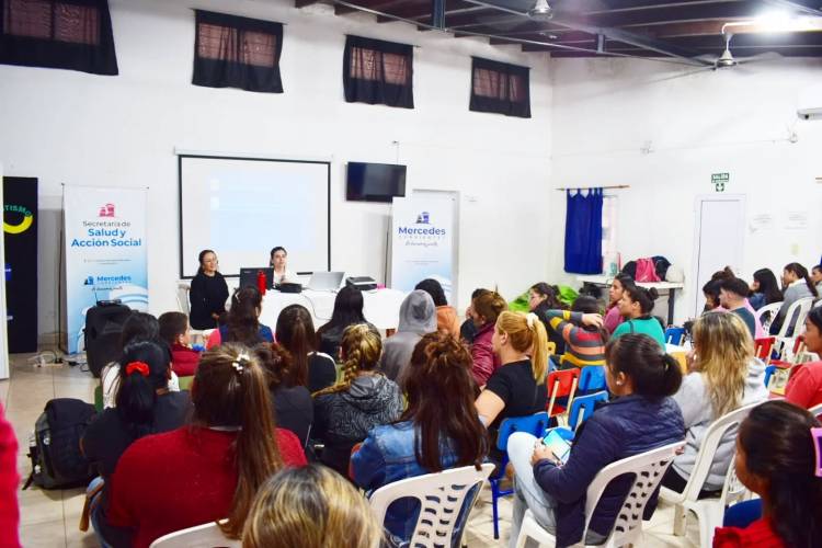 Mercedes : Charla Sobre Limites En La Crianza En El CIC Del Barrio Matadero