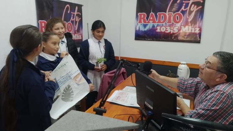 Mercedes : Visitas en RADIO CITY
