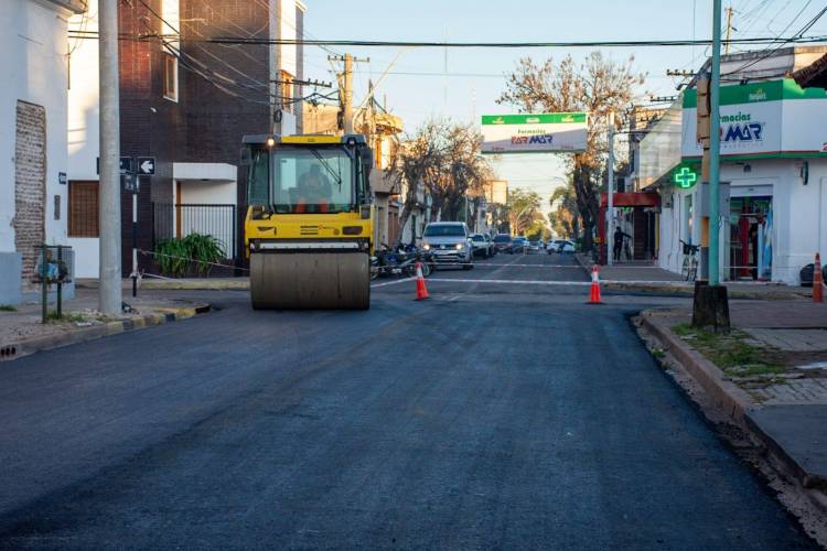 Mercedes : El Gobierno de la Provincia Comenzó el reasfaltado de 28 cuadras en la ciudad
