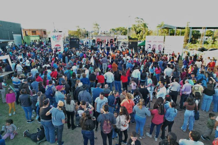 Plata hay! Víctor gasto 40 Millones para festejar el día del amigo en Mercedes