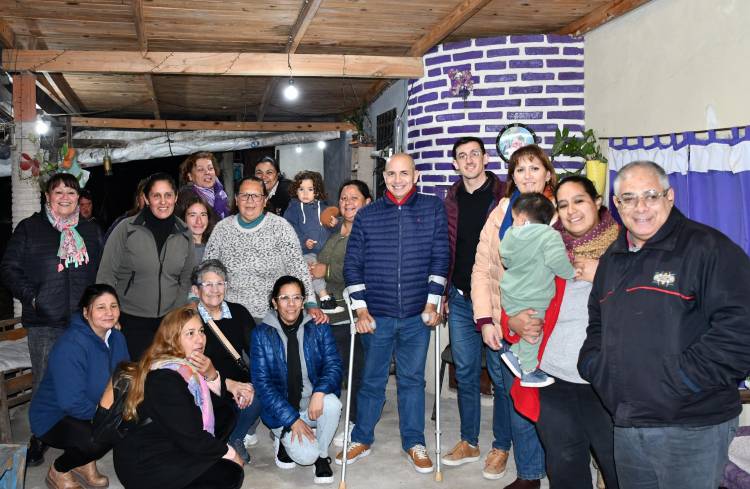 Mercedes : Caly Sánchez visitó a vecinos del B° Castello