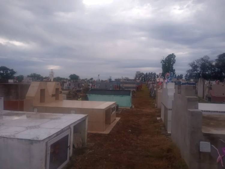 Tareas de mantenimiento en el Cementerio “ La Merceded”