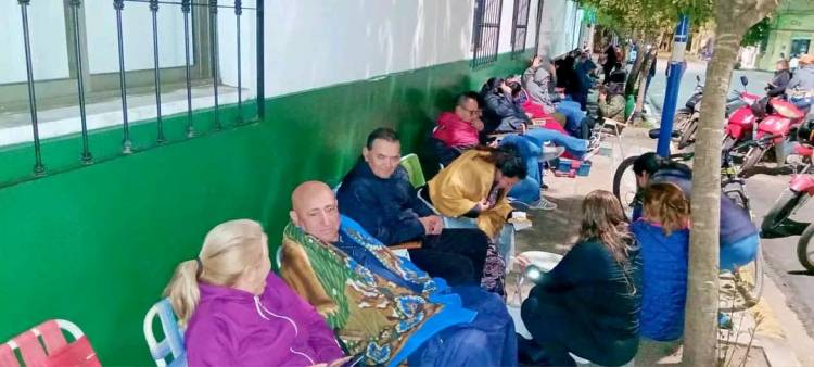 Mercedes: Largas colas para la inscripción de ingresos a la UPM