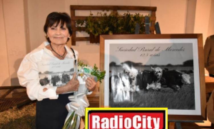 Mercedes: Charo Paiz presentó el libro de la Sociedad Rural de Mercedes por sus 125 años