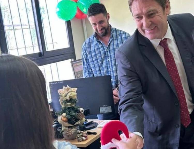 Cuando la justicia también abraza: una adopción contada con palabras simples y un diploma