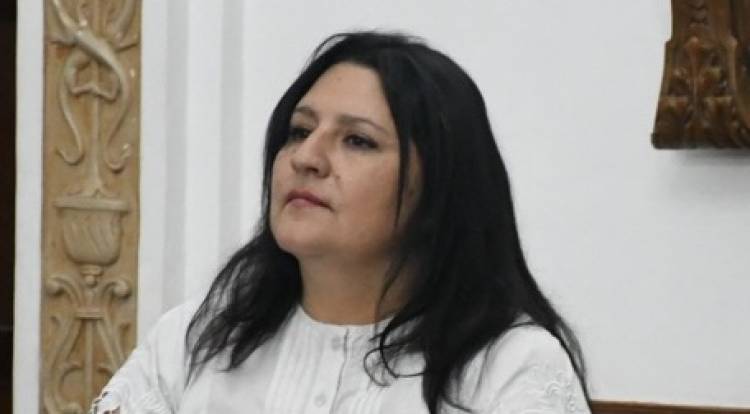 Velázquez salió al cruce de la UCR, defendió la nueva banca y avaló la emergencia económica