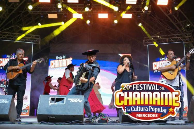 Mercedes dio inicio al 20º Festival del Chamamé y la Cultura Popular